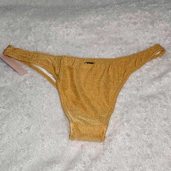 Victoria's Secret Swim - Picture 4 of 6